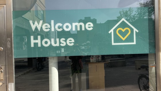 Skylt för Welcome House