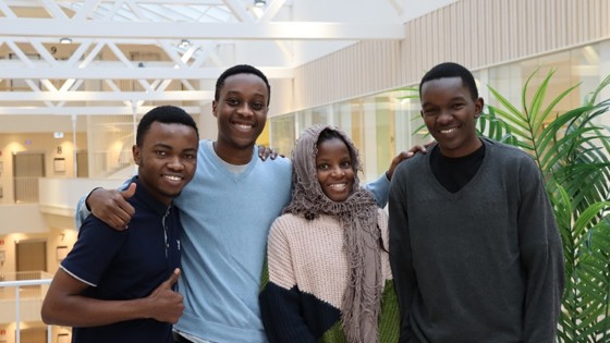 De tanzaniska studenterna Moses, Kelvin, Fortunata och Issack. Foto: RKH