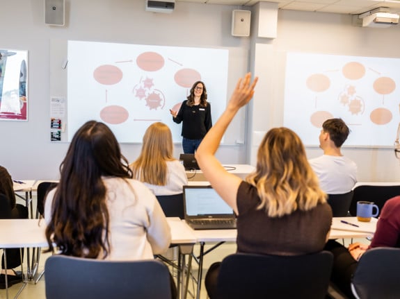 Studenter vid Röda Korsets Högskola. Foto av Jenny Freijing.