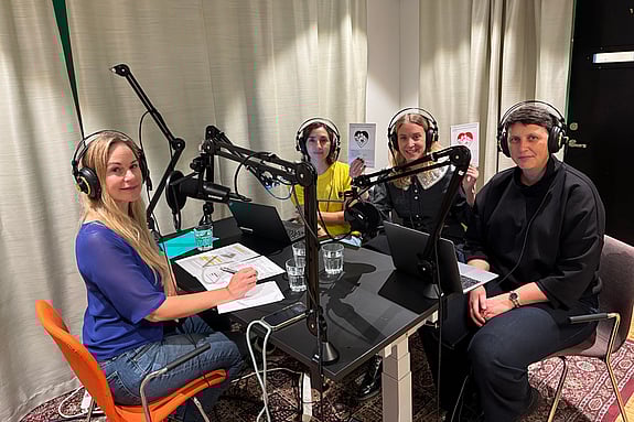 Från vänster: Frida Johansson Metso samordnare för Röda Korsets kompetenscenter för tortyr- och krigsskaderehabilitering, Patricia Rocca fysioterapeut, Linda Jolof psykolog och Marie Karlsson, forskare Malmö universitet. Foto: RKH